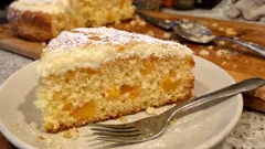 Torta soffice pesche e mascarpone: alta, profumata e sempre umida